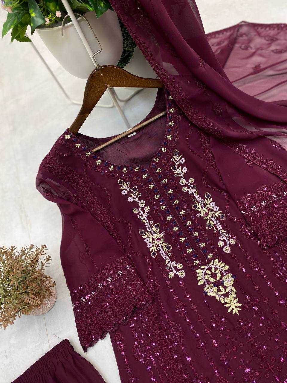 Marquise Regal Charm