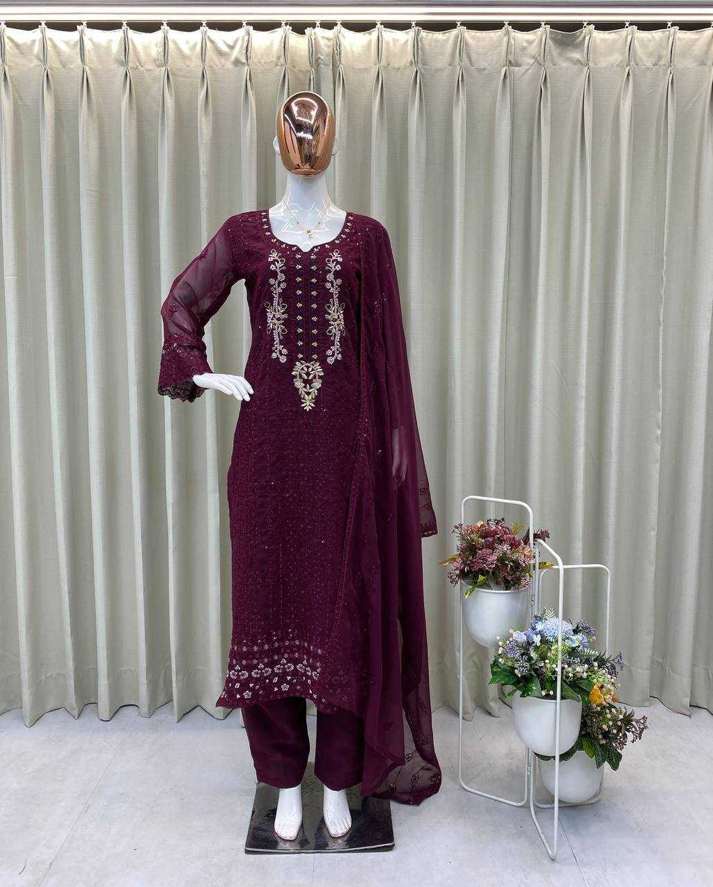 Marquise Regal Charm